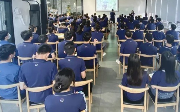 【智慧分享日第2期】保持危机意识，持续变革，不懈奋斗！